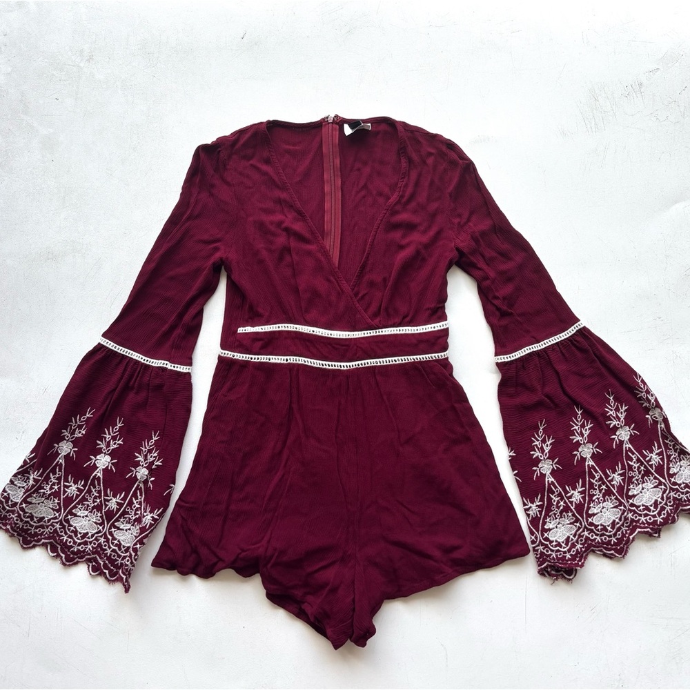 Windsor burgundy boho romper size small scalloped embroidered bell sleeves Y2K